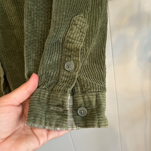 Women’s American Eagle corduroy button down - Picture 6 of 9